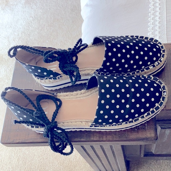 JLo polka dot black shoes. - Picture 1 of 4